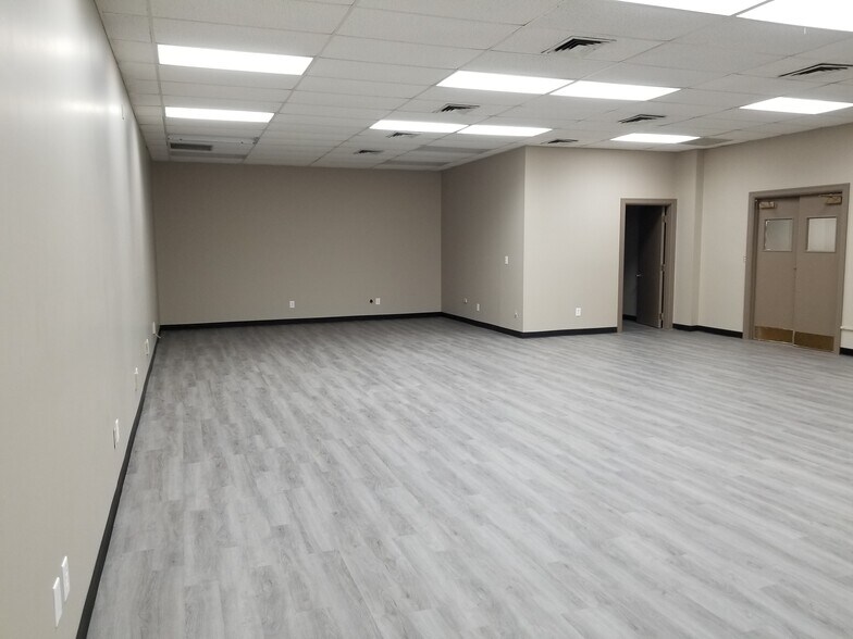 More Photos Of 49 Public Sq, Shelbyville Office For Sale