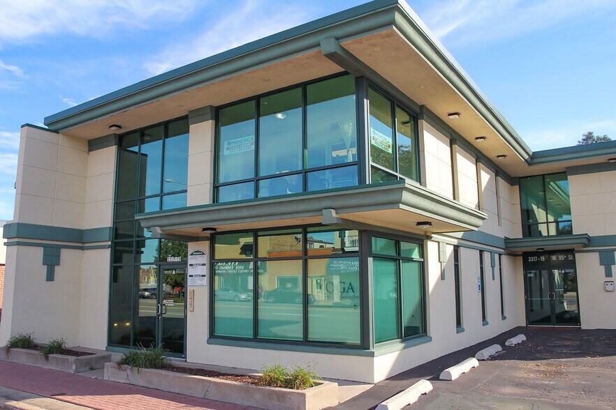 More Photos Of 3317-3319 W 95th St, Evergreen Park Medical For Lease