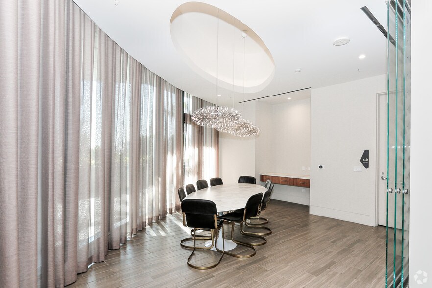 More Photos Of 1200 S Figueroa St, Los Angeles Apartments For Lease