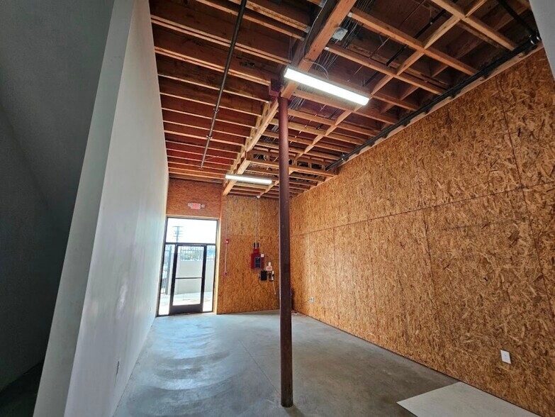 More Photos Of 2614 S Central Ave, Los Angeles Warehouse For Lease