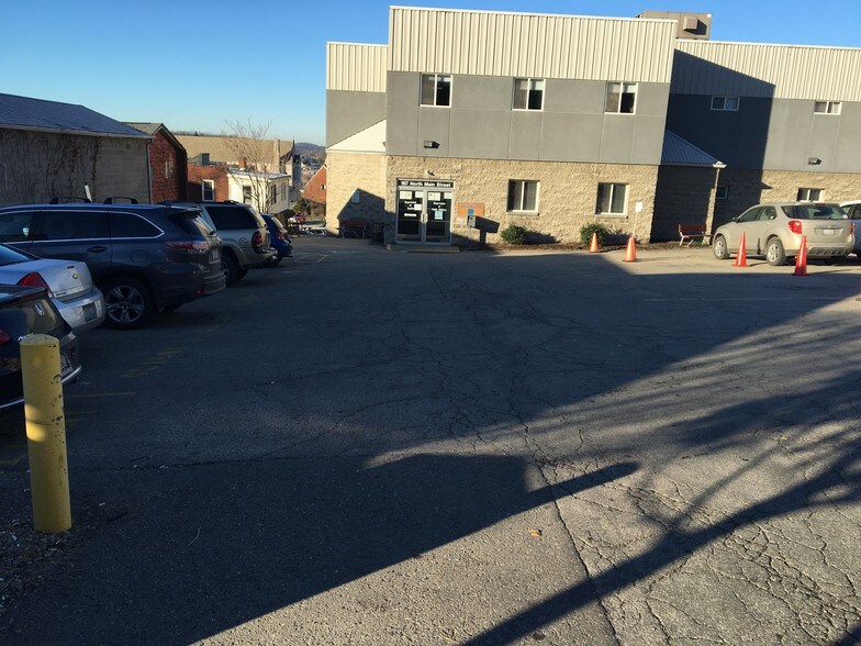 More Photos Of 167 N Main St, Washington Office For Sale