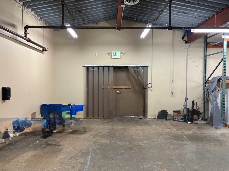 More Photos Of 4212 W Sunset Blvd, Spokane Flex For Sale