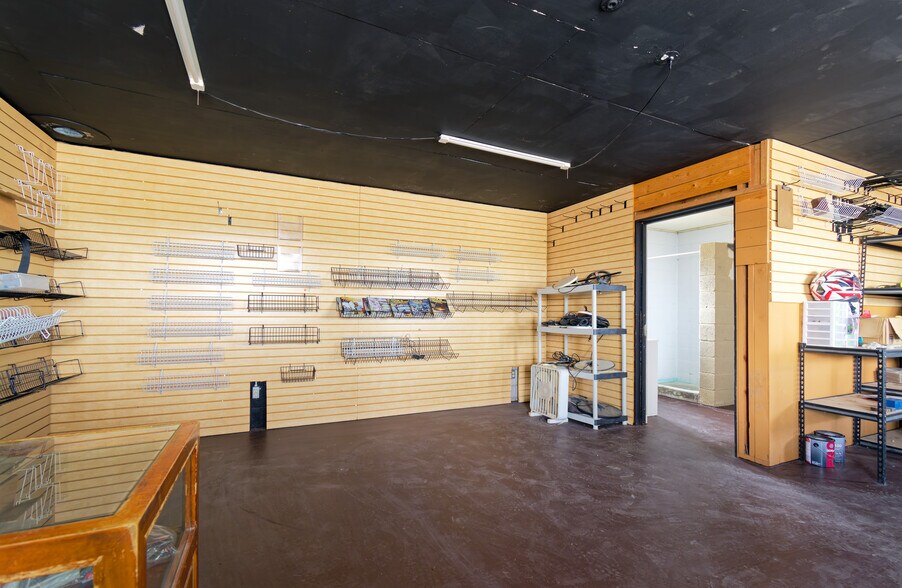 More Photos Of 566 Central Blvd, Quartzsite Freestanding For Sale