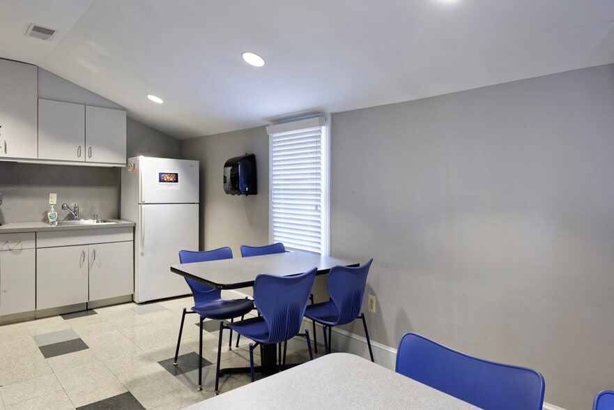 More Photos Of 6 S Pendleton St, Middleburg Office For Sale