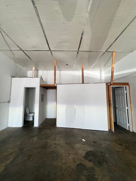 More Photos Of 2302-2320 Cabrera Ave, San Bernardino Service For Lease