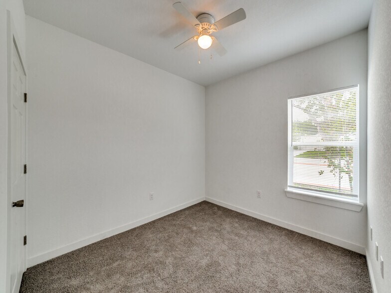 More Photos Of 1501 E Southcross Blvd, San Antonio Apartments For Sale