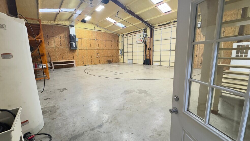 More Photos Of 327 County Road 4851, Newark Industrial For Lease