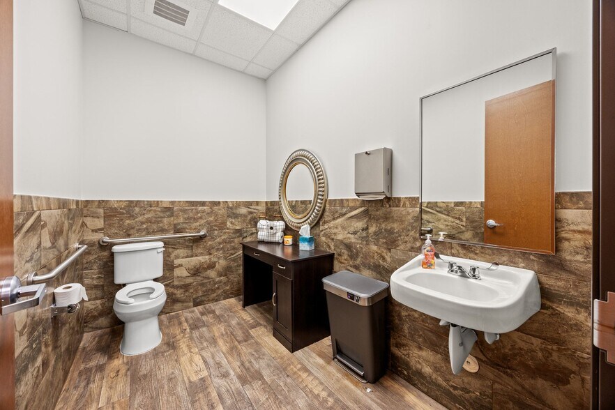 More Photos Of 301 Denali Pass, Cedar Park Office For Sale