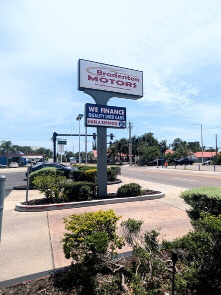 More Photos Of 1121 14th Ave, Bradenton Auto Dealership For Sale
