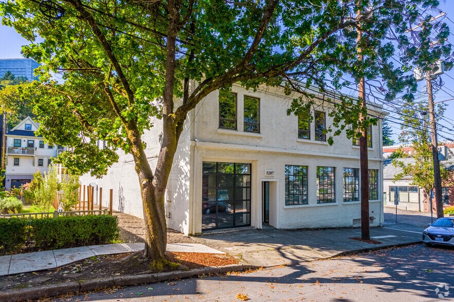 Primary Photo Of 120 SW Grover St, Portland Showroom For Sale