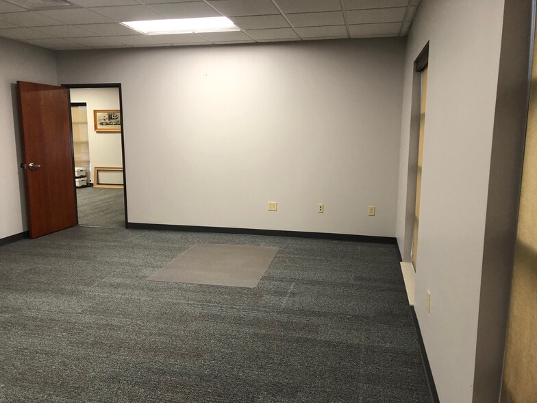 More Photos Of 702 Trafalgar Pointe Pl, Trafalgar Office For Lease