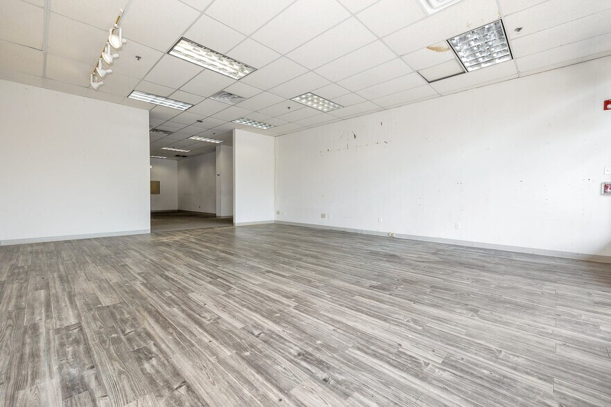 More Photos Of 27 N Middletown Rd, Nanuet Freestanding For Lease