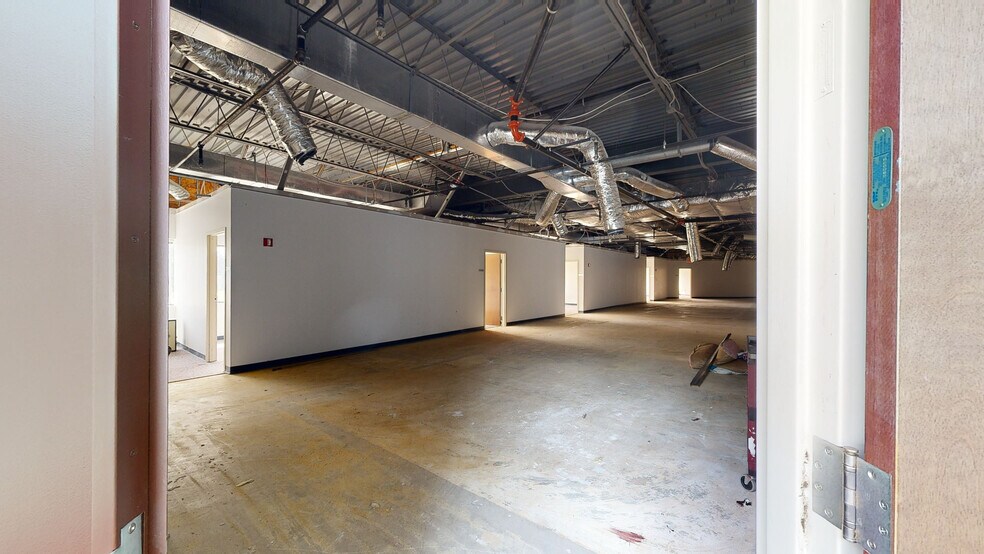More Photos Of 2 Gateway Blvd, East Granby Office For Lease