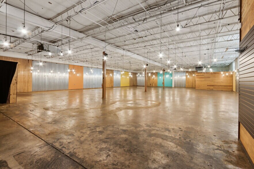 More Photos Of 30 Barber Rd, Macclenny Showroom For Sale