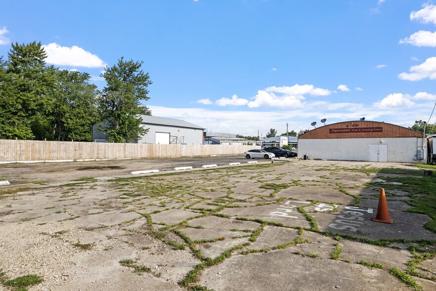 More Photos Of 605 W Baltimore St, Wilmington Storefront For Sale