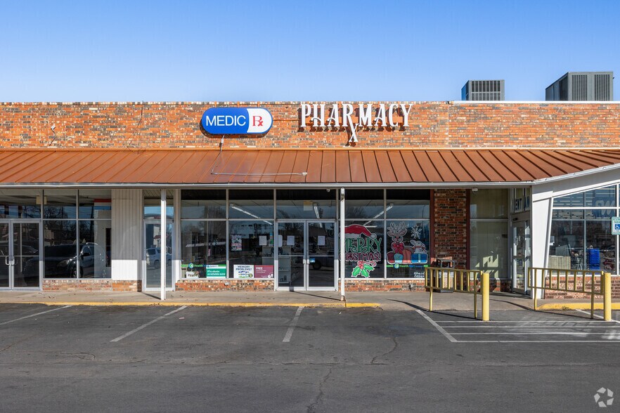 More Photos Of Westgate Center, Woodward Freestanding For Sale