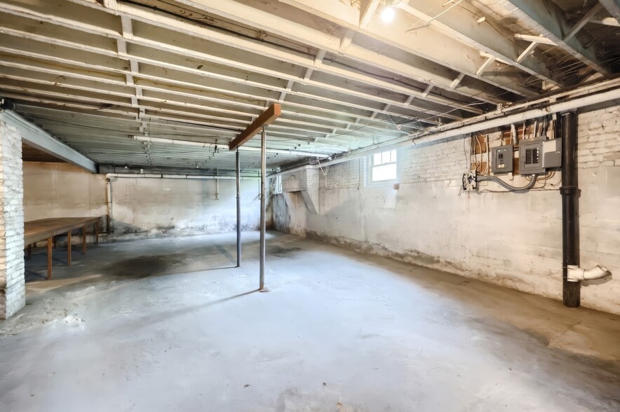More Photos Of 41 W Main St, Fawn Grove Flex For Sale