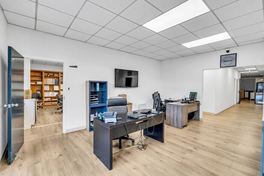 More Photos Of 5731 General Washington Dr, Alexandria Distribution For Sale