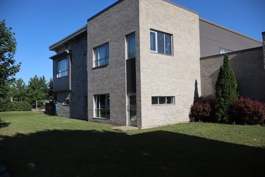 More Photos Of 2301 Rue De Versailles, Mascouche Storefront Retail Office For Lease