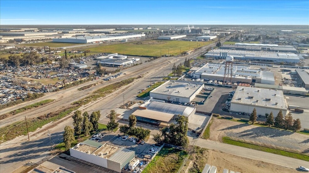 More Photos Of 10417 W Goshen Ave, Visalia Warehouse For Sale