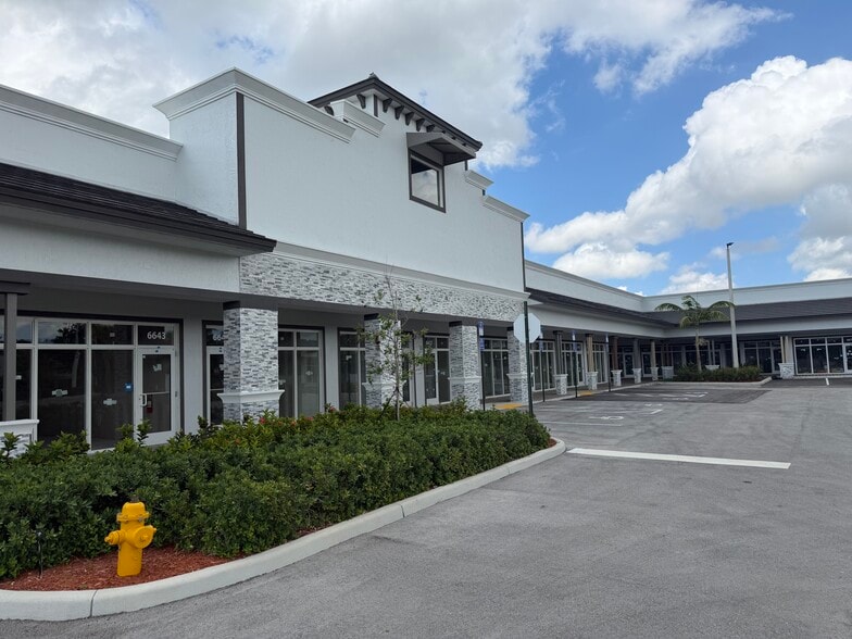More Photos Of 6601 Stirling Rd, Davie Storefront For Lease