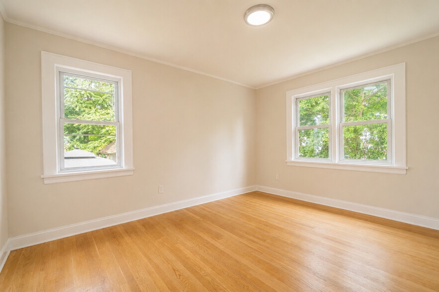 More Photos Of 50 Jewell St, Garfield Apartments For Sale