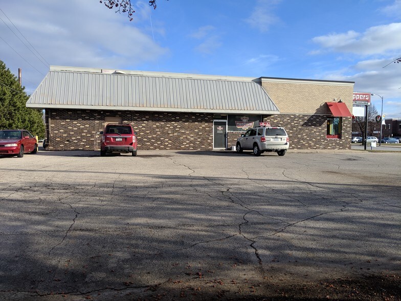 More Photos Of 486 Main Ave, De Pere Freestanding For Sale