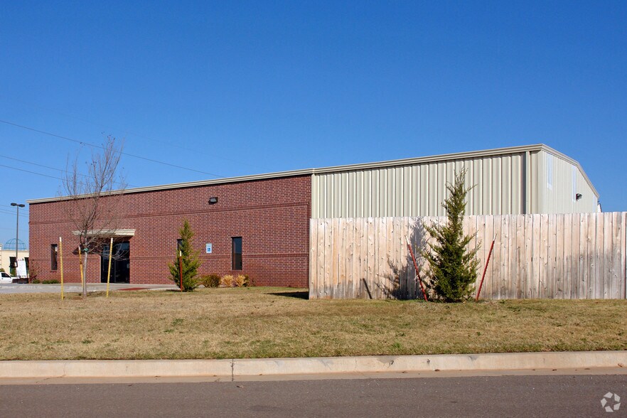 More Photos Of 8216 Rockback Ct, Oklahoma City Warehouse For Lease