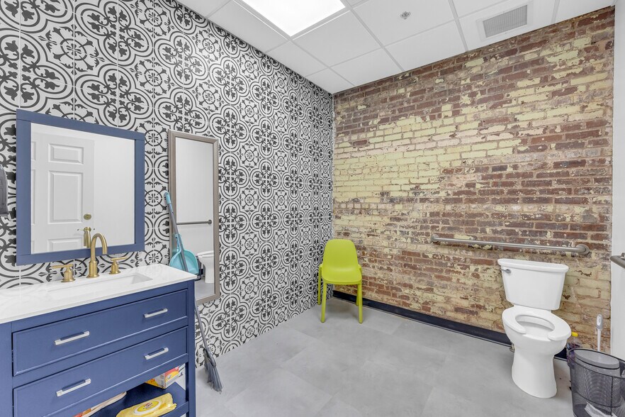 More Photos Of 510-512 Broad St, Rome Office For Lease