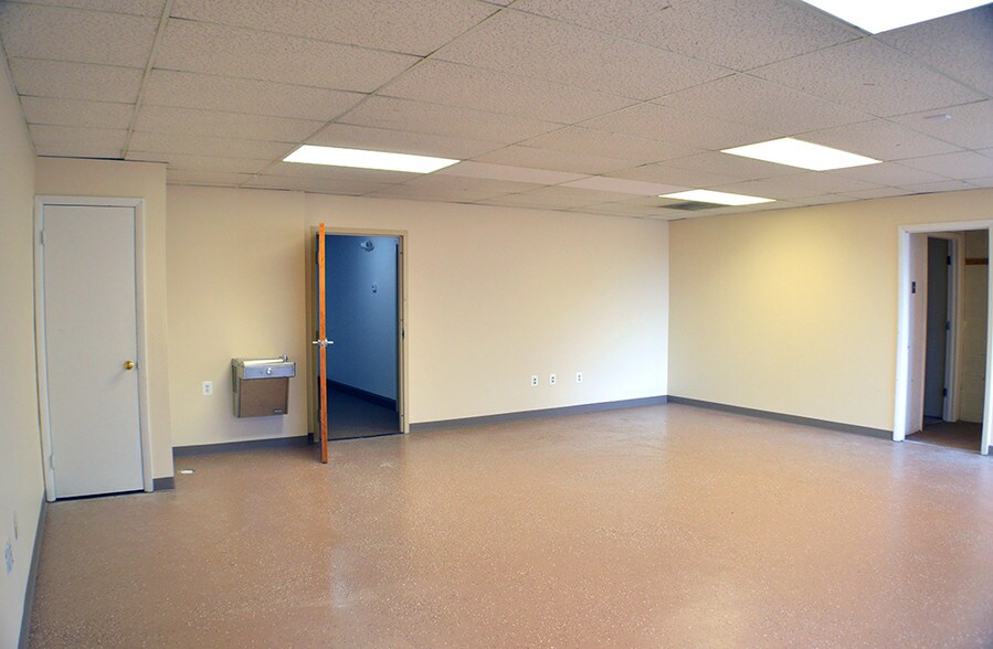 More Photos Of 316 E Market St, Leesburg Office For Sale