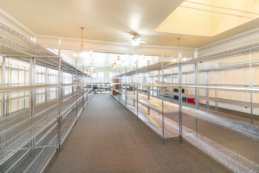 More Photos Of 622-630 SE Jackson St, Roseburg Storefront For Sale