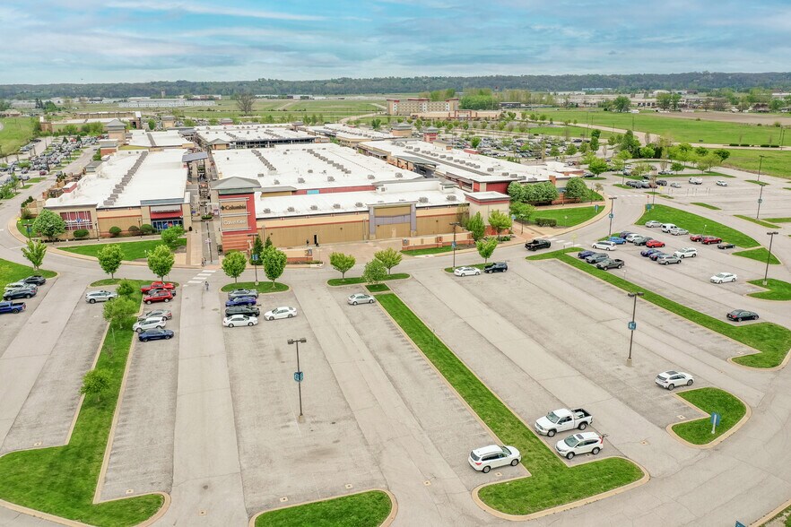 More Photos Of 18575 Outlet Blvd, Chesterfield Land For Lease