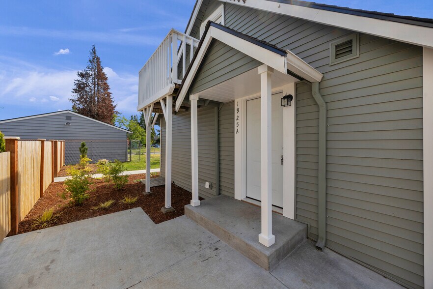 More Photos Of 1925 Lombard Ave, Everett Multifamily For Sale