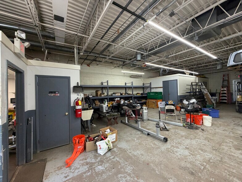 More Photos Of 521 Irish Hill Rd, Runnemede Light Distribution For Sale