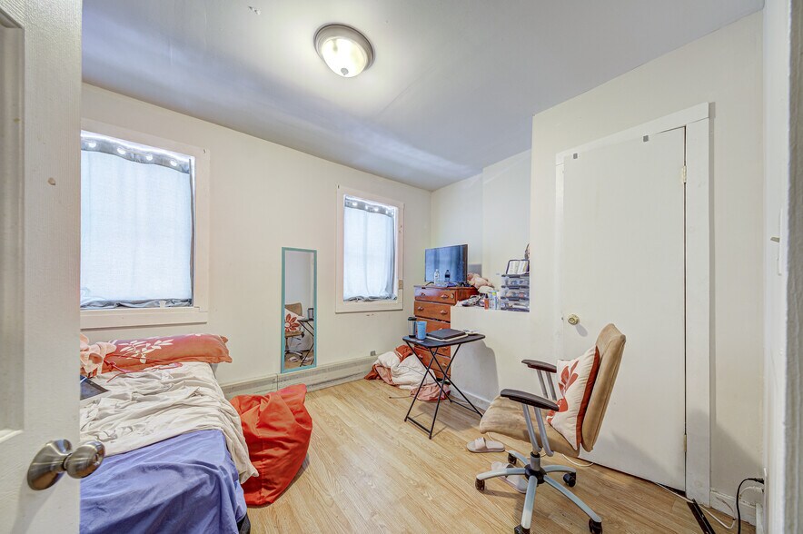 More Photos Of 137 William St, Newburgh Apartments For Sale