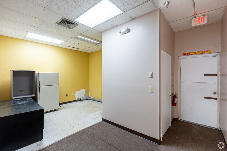 More Photos Of 6702-6900 N University Dr, Tamarac Unknown For Lease