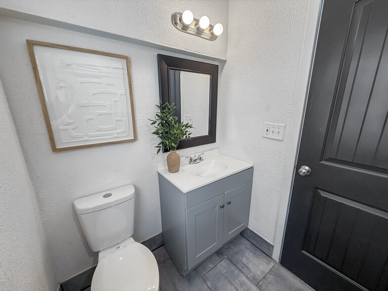 More Photos Of 703 E Main St, Little River Academy Flex For Sale