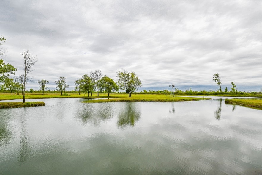 More Photos Of 21224 FM 2100 Rd, Crosby Warehouse For Sale