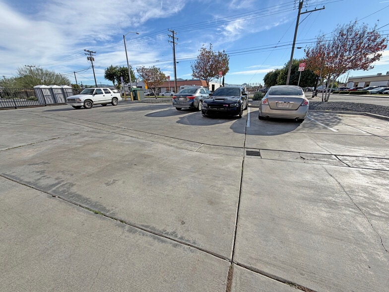 More Photos Of 299 W Olive St, Colton Freestanding For Lease