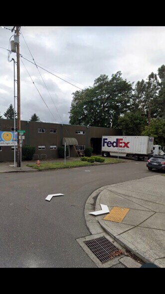 More Photos Of 4075 N Interstate Ave, Portland Showroom For Lease