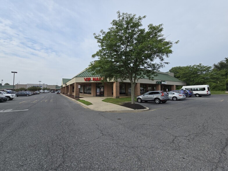 More Photos Of 1030 Forrest Ave, Dover Unknown For Lease