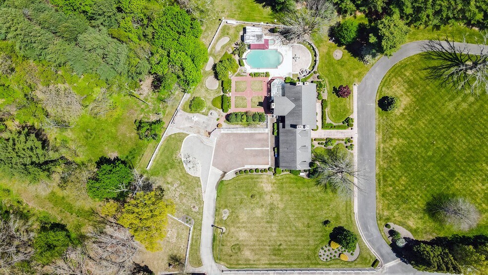 More Photos Of 1445 Catawba Ave, Newfield Service For Sale