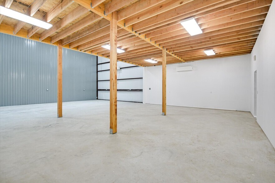 More Photos Of 10020 Darden Hill Rd, Austin Light Distribution For Lease