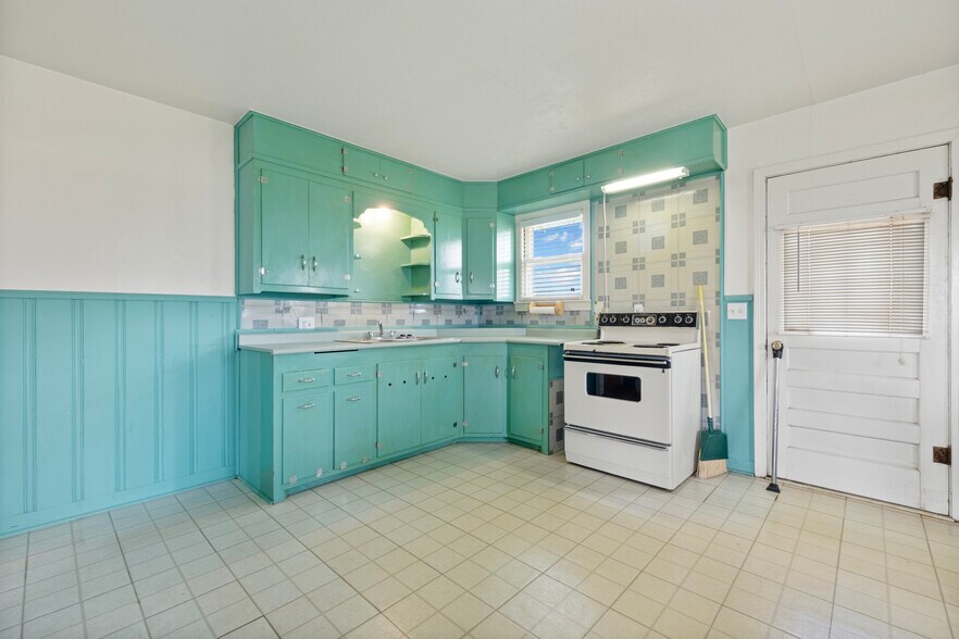 More Photos Of Helton Ranch, Briscoe Land For Sale