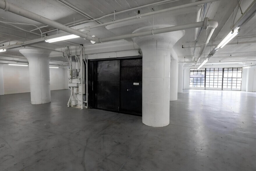 More Photos Of 1114 S Los Angeles St, Los Angeles Warehouse For Sale