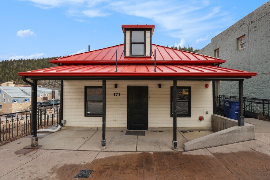 More Photos Of 171 Lawrence St, Central City Storefront For Sale