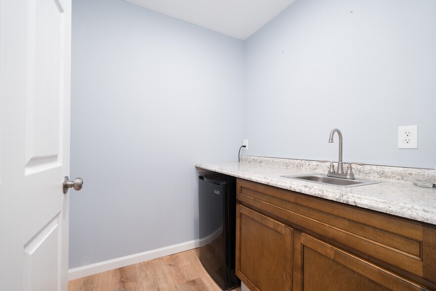 More Photos Of 2219 Frederica St, Owensboro Office For Sale