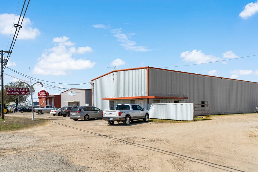 More Photos Of 2620 Farm Road 79, Paris Warehouse For Sale
