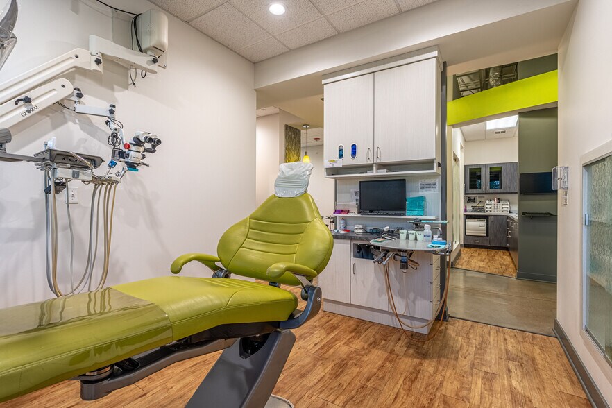 More Photos Of 3000 Woodcreek Dr, Downers Grove Office For Lease