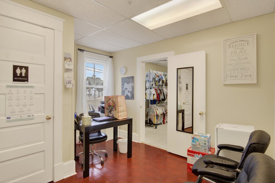 More Photos Of 104-110 S Hill Ave, South Hl, South Hill Office Residential For Sale